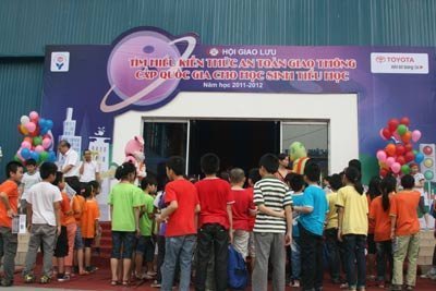 Học sinh tiểu học toàn quốc giao lưu tìm hiểu về ATGT