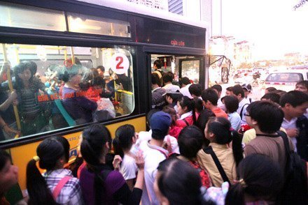Người già, phụ nữ có thai... mời đứng!