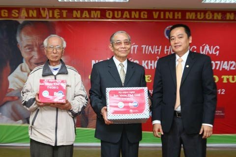 2012, Panadol Extra cấp thuốc miễn phí cho 12.000 lượt bệnh nhân
