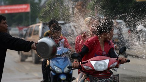 Ngày Tết đẫm nước trên đất cố đô