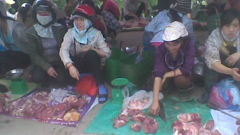 Bữa cơm thịt ôi của công nhân KCN Thăng Long