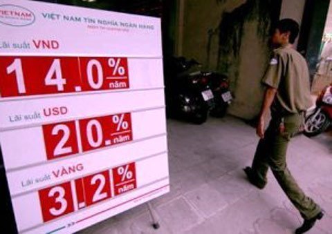 Dâng xe, biếu nhà: Chiêu mới của ngân hàng