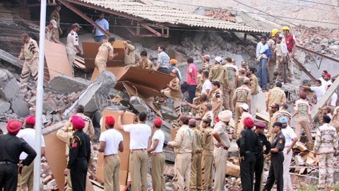 Ấn Độ: Sập nhà máy, hàng chục người bị vùi lấp