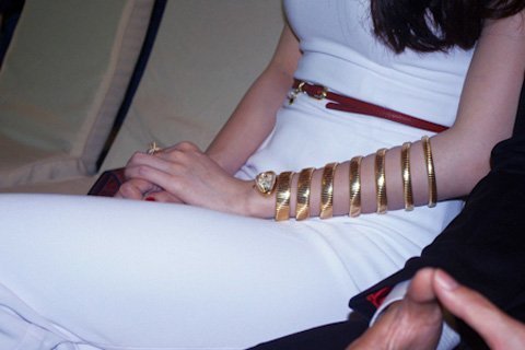 Thuỷ Tiên khoe đồng hồ bằng vàng khối giá 4 tỷ