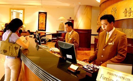 Khách sạn đang 'bơi' trong khốn khó