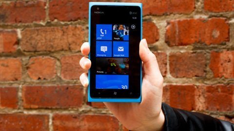 Nokia không thể cạnh tranh với Apple, Android?