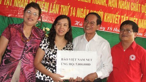 VietNamNet tặng quà của bạn đọc cho người khuyết tật học nghề