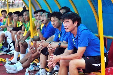 Bầu Hiển chê VFF thiếu bản lĩnh