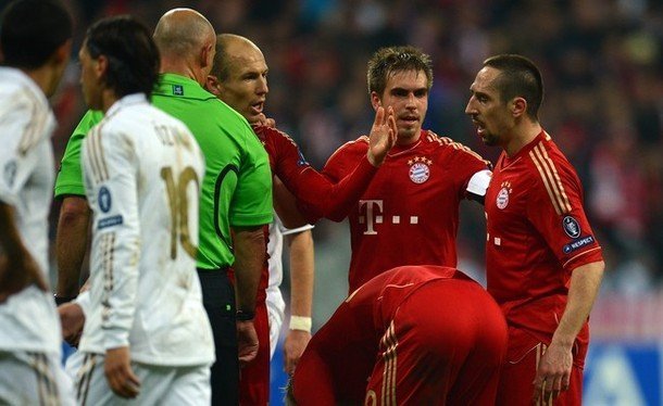 Vì quả phạt, Robben và Ribery 