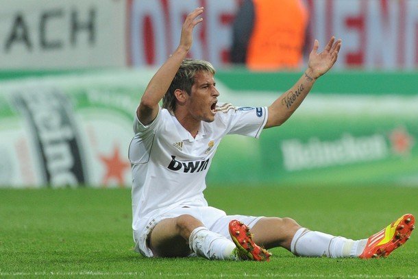 Mourinho trả giá vì cả tin Coentrao?