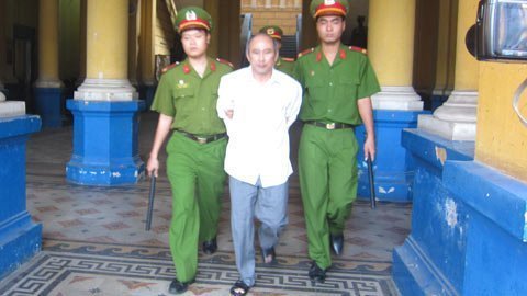 Án lương tâm của người cha đốt chết con gái