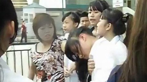 Nữ sinh bị bạn 