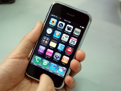 Chơi Iphone, ăn mỳ tôm trừ bữa