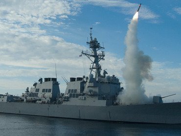 Mỹ dàn hàng trăm tên lửa Tomahawk quanh Iran