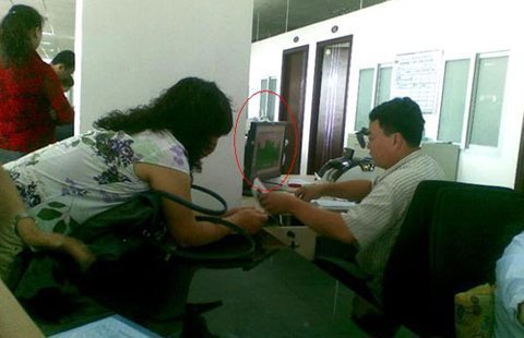 Sa thải công chức chơi game khi làm việc