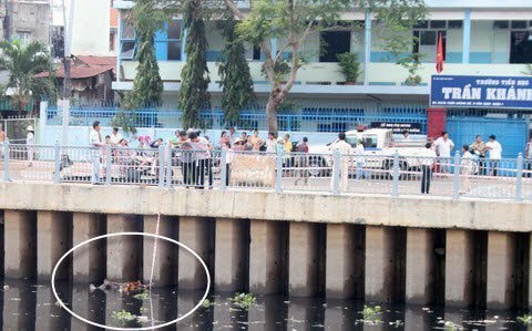 Phát hiện xác chết bất thường lẫn trong đám bèo