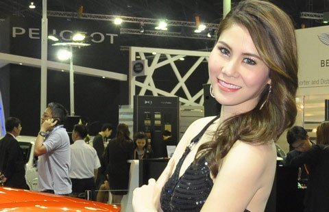 Người đẹp Lamborghini: Gợi cảm từng centimet