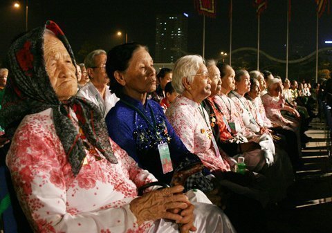 Câu hỏi phút lâm chung của một bà mẹ anh hùng