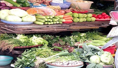 Xăng tăng trước, giá xe ôm, thực phẩm 'lao' theo