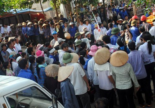 Cạn nước mắt khóc đại tang