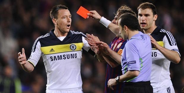 Cứ trọng tài Cakir bắt là Barca đen đủi