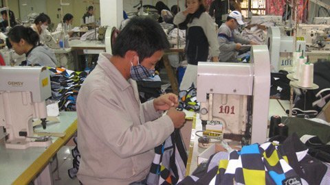 “Tái” thế này là…gọt chân cho vừa giày?