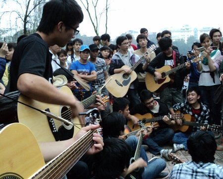 Giới trẻ Hà thành mê du ca đường phố