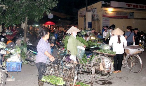 Chiêu móc túi kép của dân buôn rau
