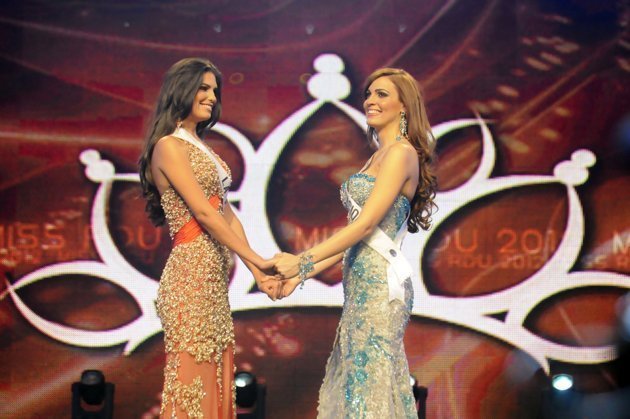 Mất vương miện hoa hậu vì là gái có chồng