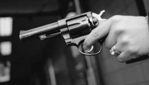 Thuê sát thủ giết vợ làm quà sinh nhật cho bản thân