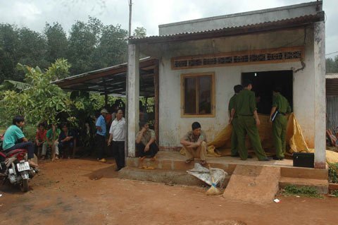 Chồng treo cổ tự tử sau khi đâm chết vợ