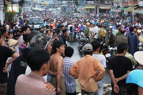Tai nạn trên đường đón con, cha chết mẹ bị thương