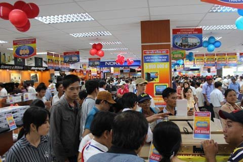 Chen chân mua sắm tại Nguyễn Kim