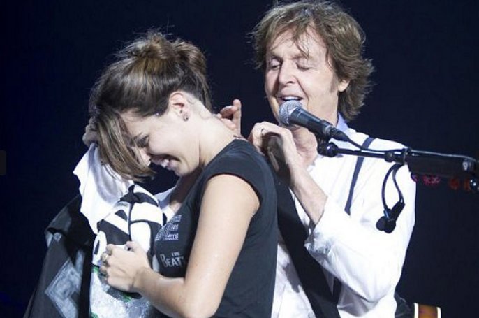 1400 cảnh sát được huy động để bảo vệ sao