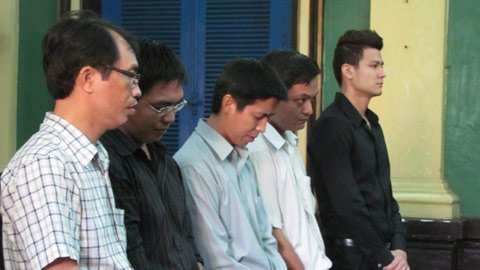 Siêu mẫu Vĩnh Thụy nhận 6 tháng tù treo