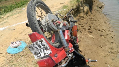 Hãi hùng người vợ giết chồng ném suối