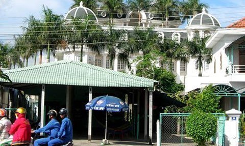 Thiếu kiến thức lại thêm thói xa hoa