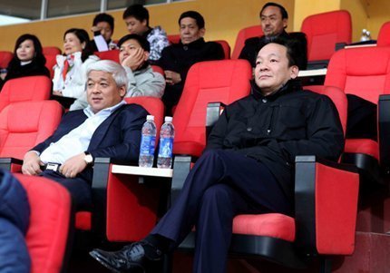 Derby Hà Nội: Bầu Hiển, bầu Kiên, ai... thua ai?