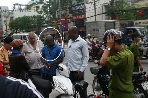 Người nước ngoài gây náo loạn đường phố