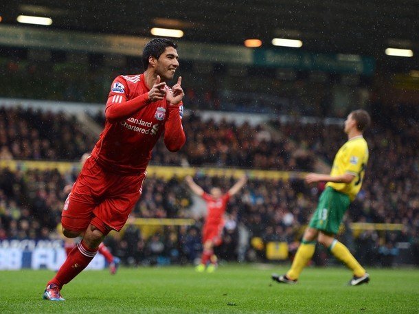 Suarez lập hat-trick, Liverpool đè bẹp Norwich