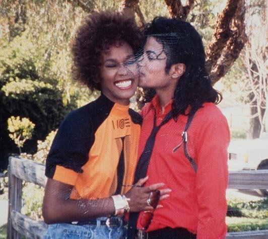 Michael Jackson từng định kết hôn với Whitney Houston