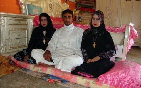 Anh nông dân cưới 2 vợ trong 1 đêm