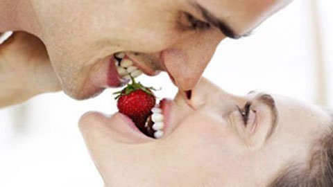 Đã ăn trái cấm sao anh rời bỏ em