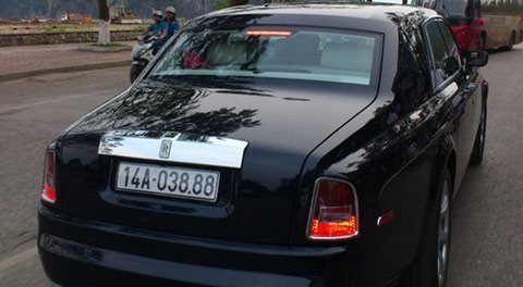 Ngắm xe sang, biển “khủng” tại Quảng Ninh