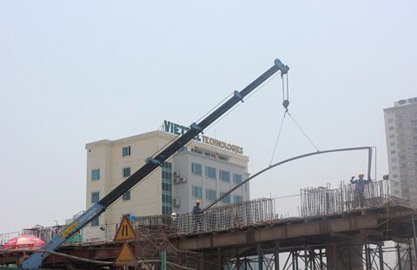 Muôn cách chống nắng trên công trường