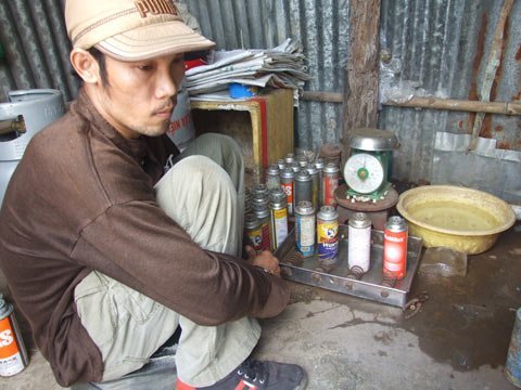 Dựng chòi dã chiến, sang chiết hàng nghìn bình gas lậu