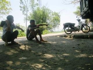 Truy sát trong đêm, 1 thanh niên dính 7 viên đạn