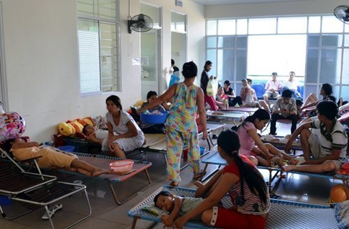 Đổ ra biển, ùn ùn nhập viện vì nắng nóng