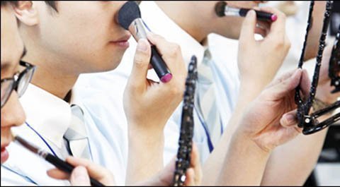 Đàn ông Hàn Quốc vung tiền mua mỹ phẩm