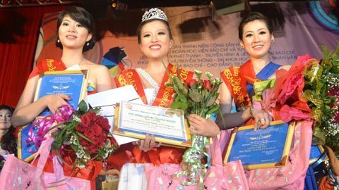 Ngắm hoa khôi báo chí 2012